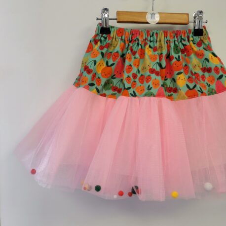 tutu en tulle rose pale et imprimé fruité à la taille